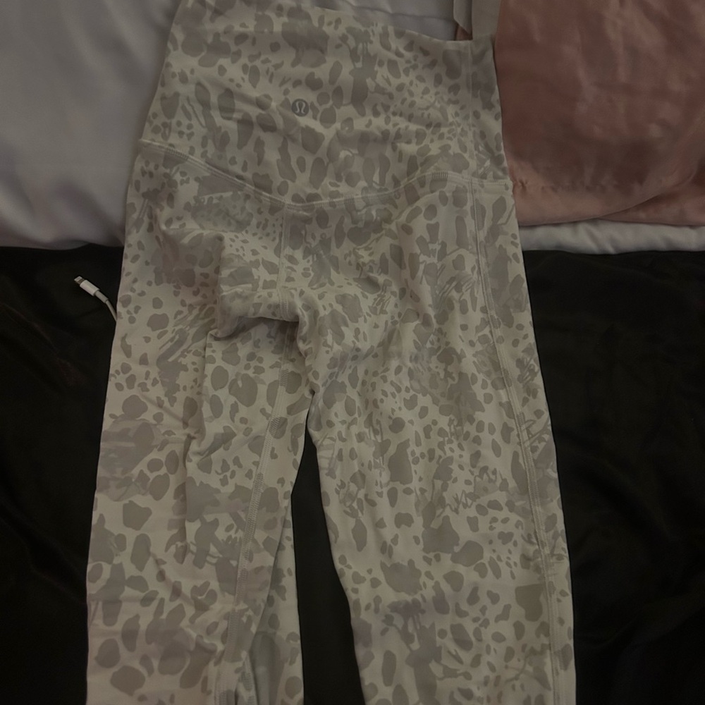 perfect condition size 2 lululemon 25” high rise align leggings